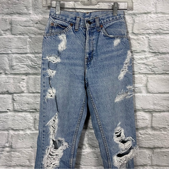 VTG 70’s Levi’s White Tag Distressed Light Wash Straight Leg Jeans 23”x 27” - Picture 2 of 11